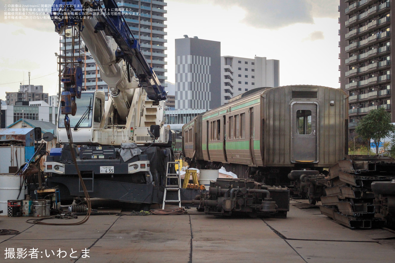 【JR北】721系F-4102+F-4202編成が苗穂工場で解体中の拡大写真
