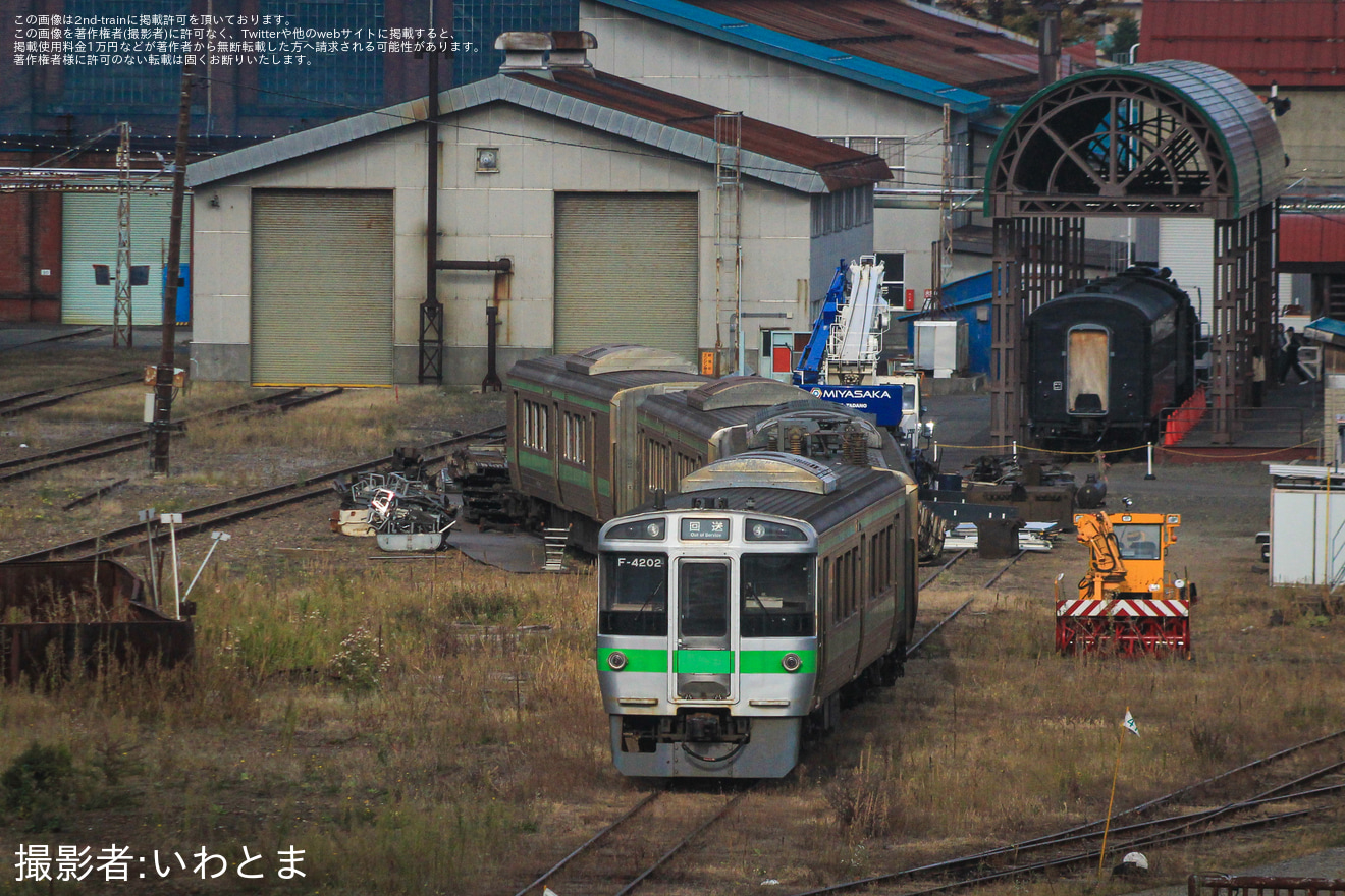 【JR北】721系F-4102+F-4202編成が苗穂工場で解体中の拡大写真