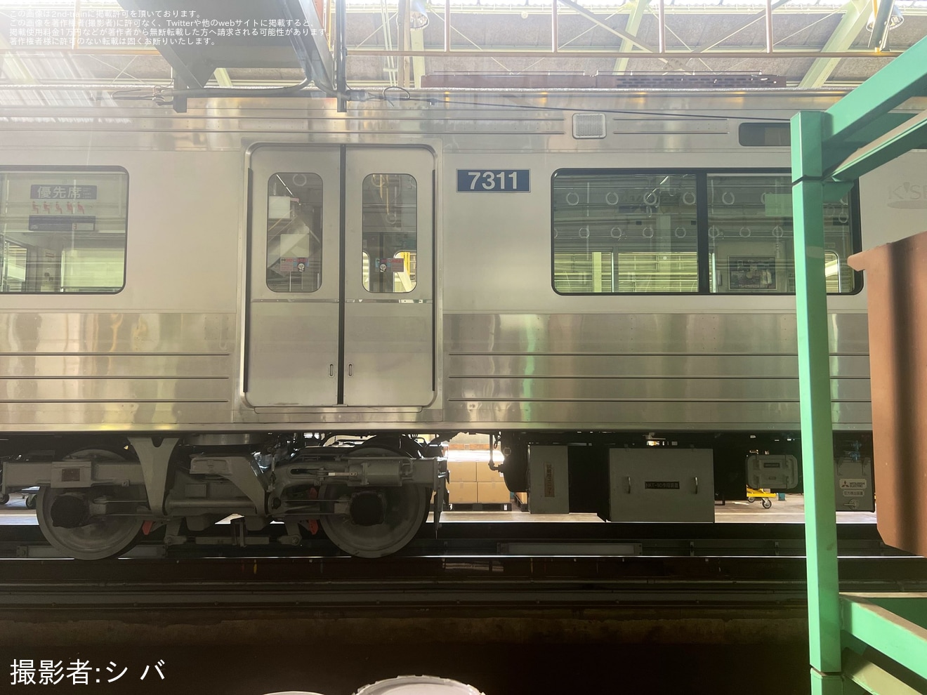 【北総】7300形7318編成が銀一色の「すっぴん姿」にの拡大写真