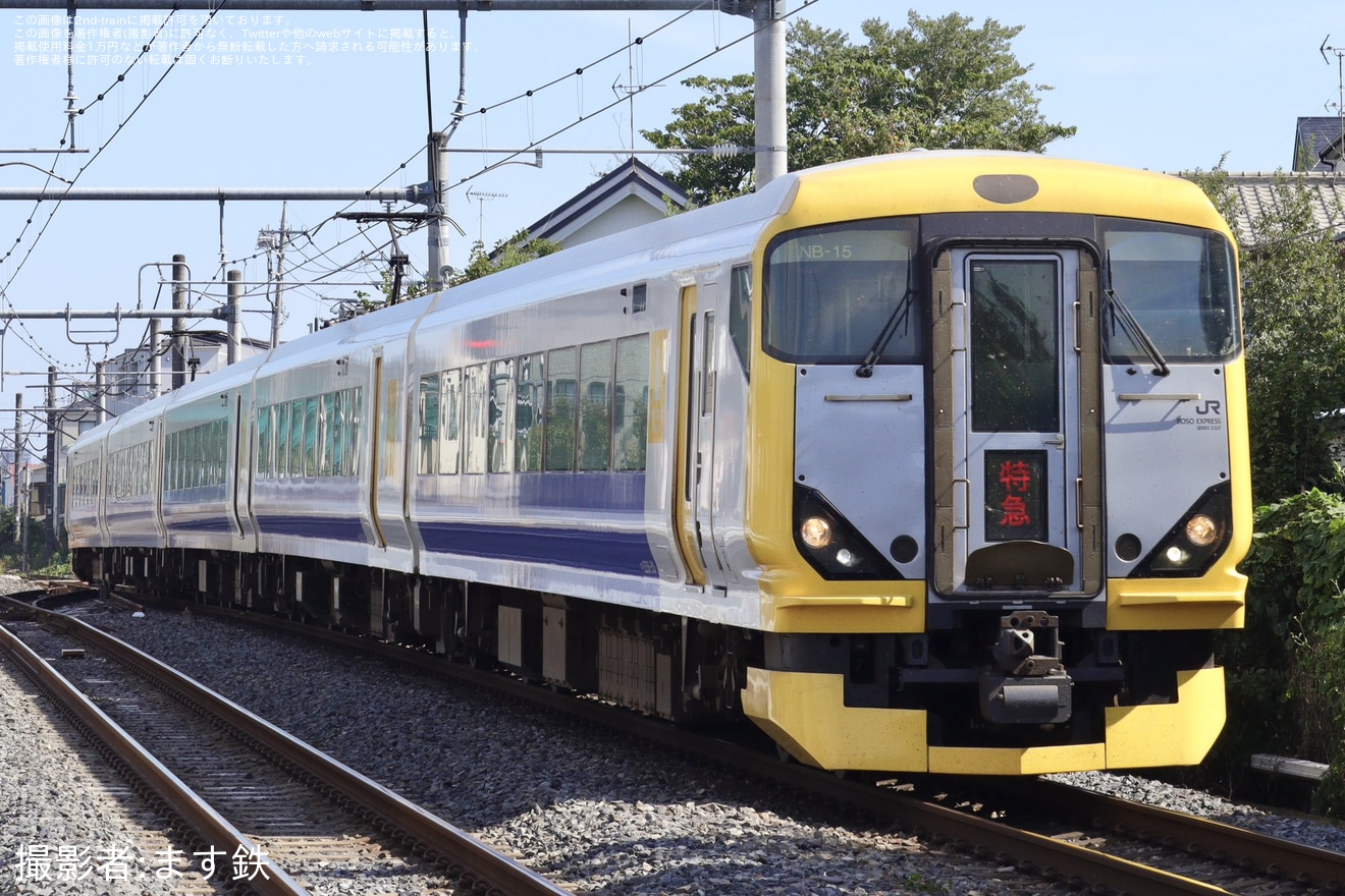 【JR東】E257系NB-15編成を使用した臨時特急「蔵の街川越茂原号」が運転の拡大写真