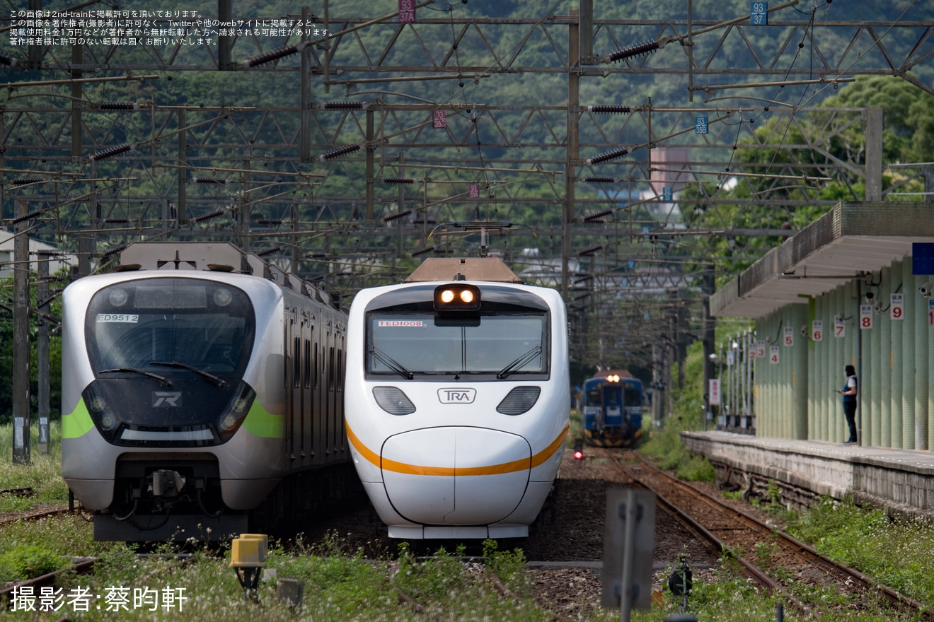 【台鉄】TEMU1000型「太魯閣号」が団体臨時列車として蘇澳駅へ入線の拡大写真