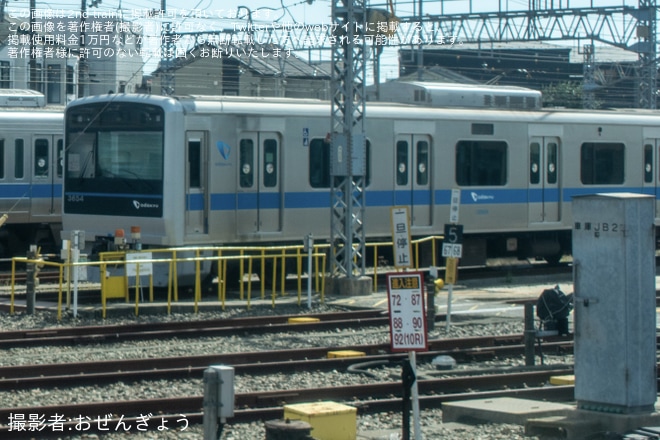 【小田急】3000形3654F(3654×8) 新宿方先頭車の前照灯と尾灯が更新車と同タイプに交換される（2枚目）