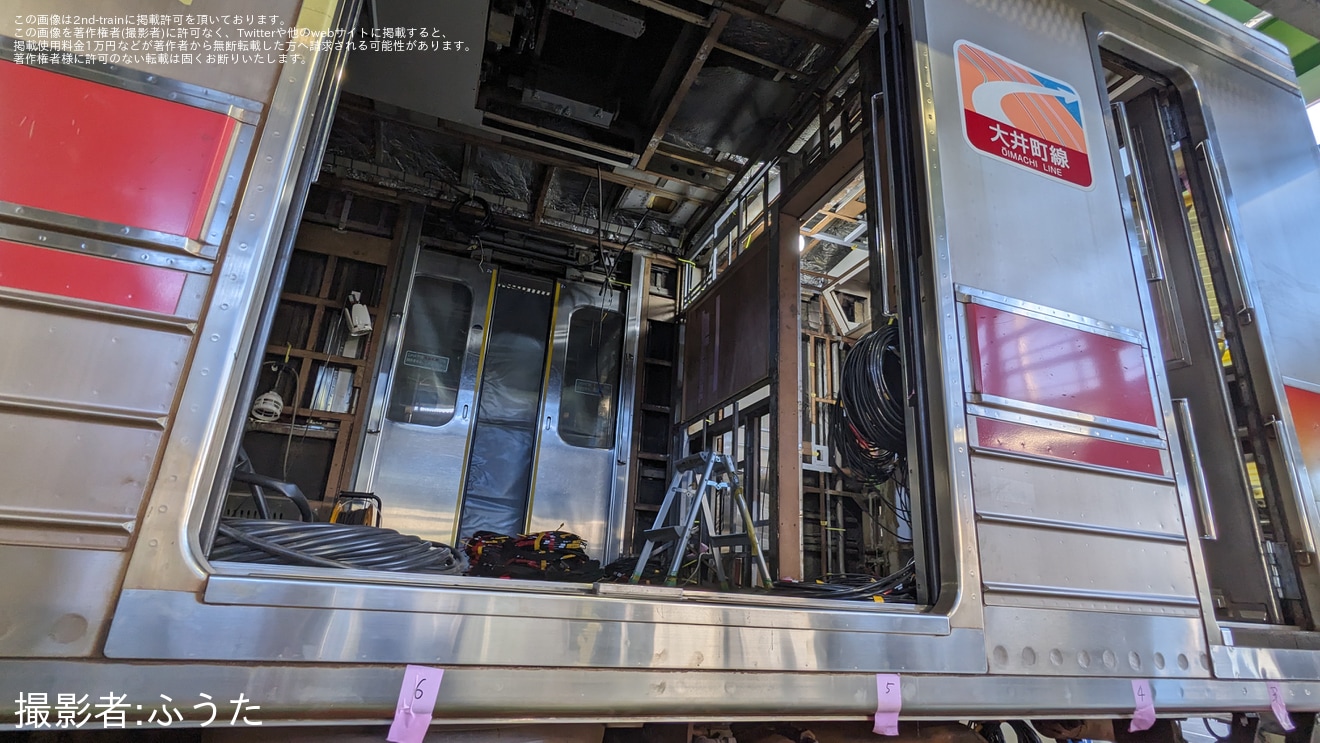 【東急】「東急電車まつり」で西武鉄道譲渡向け車両の改造工程が公開の拡大写真