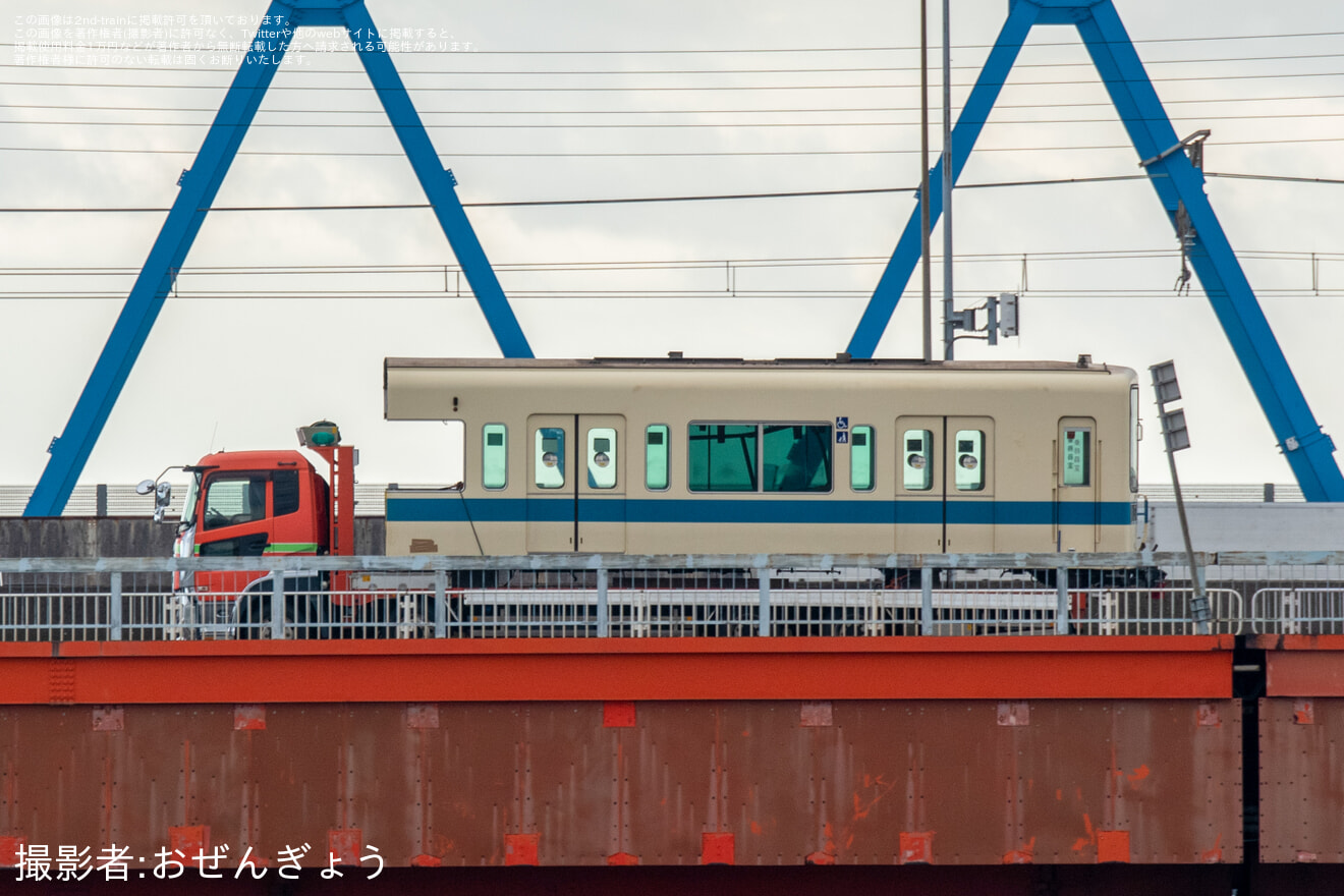 【小田急】8000形8053F(8053×4)新宿方2両が廃車搬出の拡大写真
