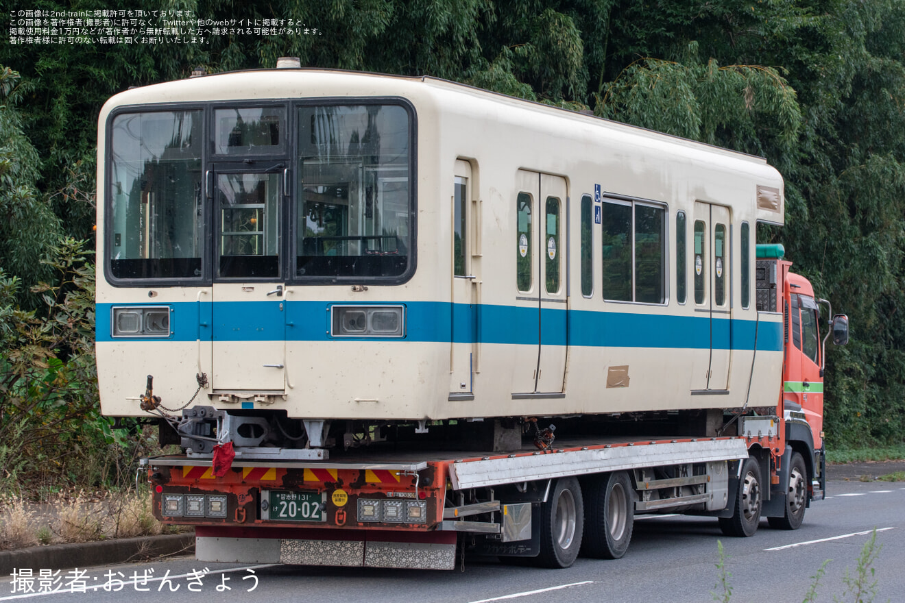 【小田急】8000形8053F(8053×4)新宿方2両が廃車搬出の拡大写真