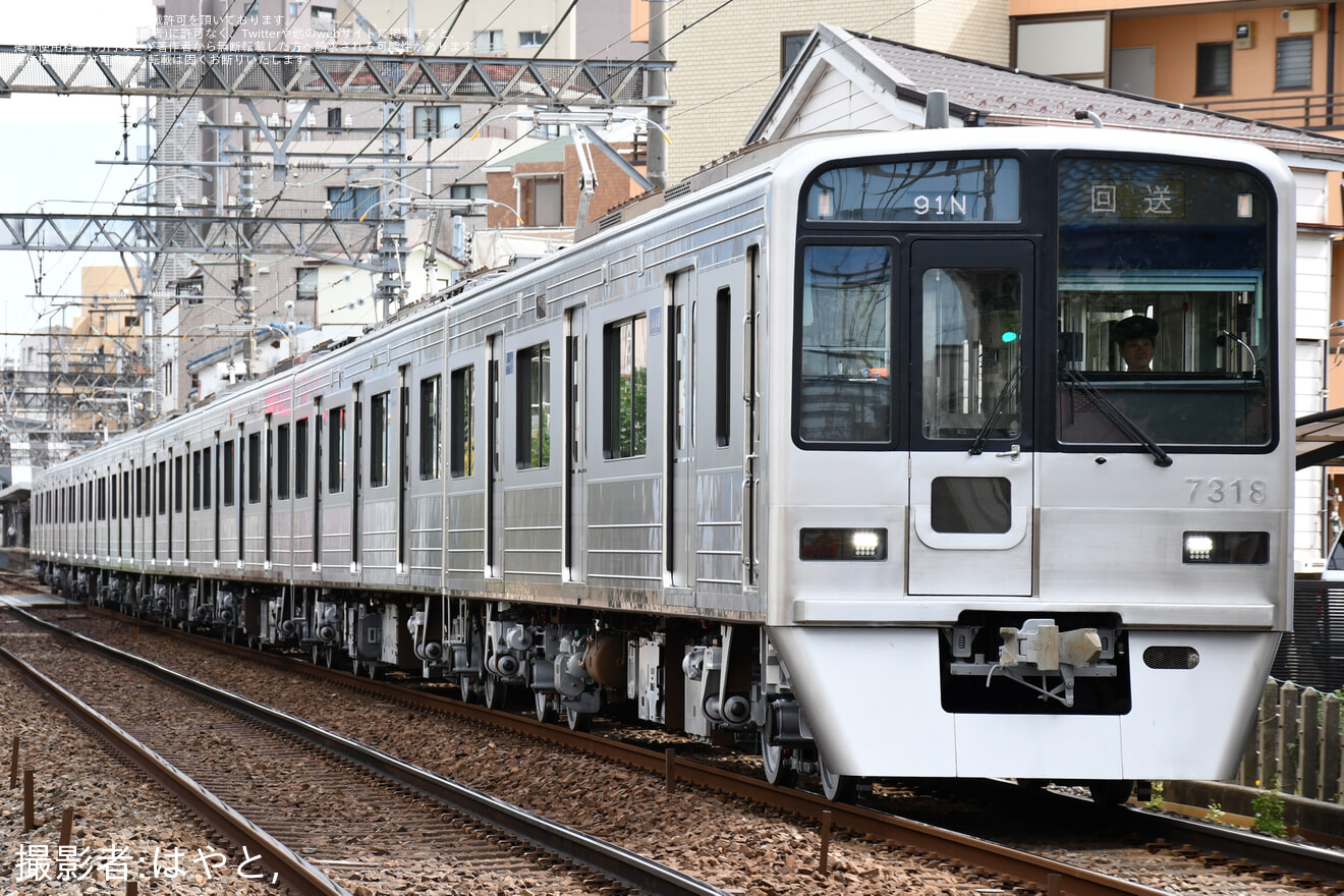 【北総】7300形7318編成が銀一色のまま宗吾車両基地から返却回送の拡大写真
