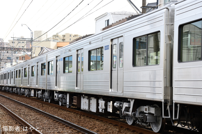 【北総】7300形7318編成が銀一色のまま宗吾車両基地から返却回送を不明で撮影した写真