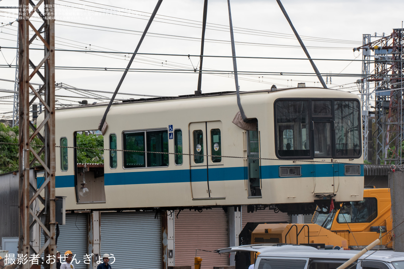 【小田急】8000形8053F(8053×4)小田原方2両が廃車搬出の拡大写真