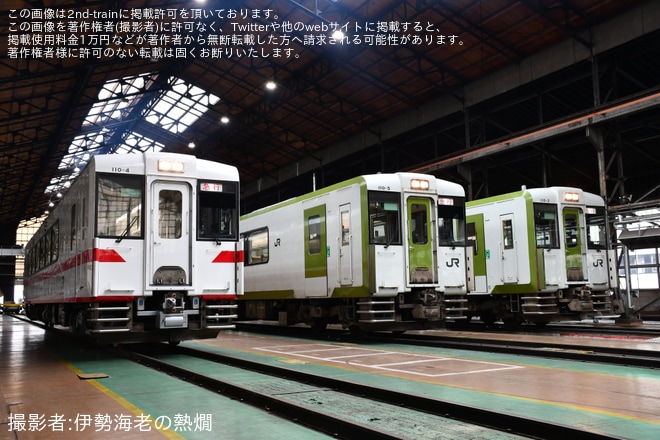 【JR東】盛岡車両ベースで「キハ110形気動車撮影会」開催 復刻カラーのキハ110-4など展示 - 盛岡車両ベースにて撮影