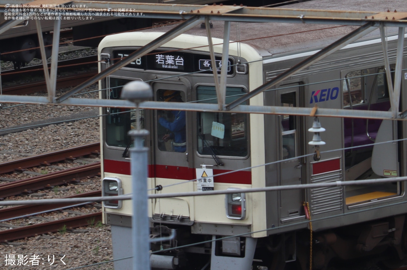 【京王】復刻塗装の7000系7728FがフルカラーLED表示器化の拡大写真