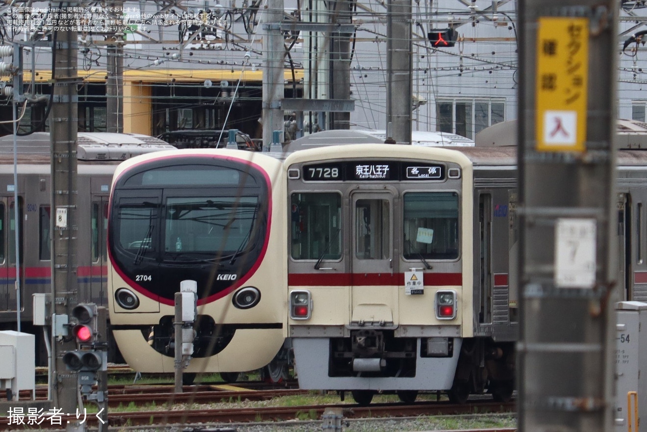 【京王】復刻塗装の7000系7728FがフルカラーLED表示器化の拡大写真