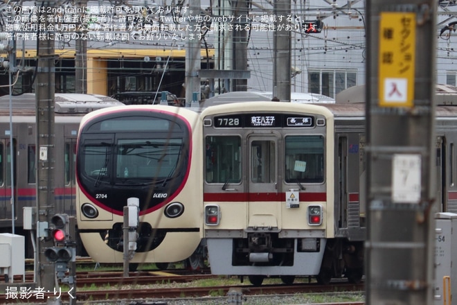 【京王】復刻塗装の7000系7728FがフルカラーLED表示器化（2枚目）