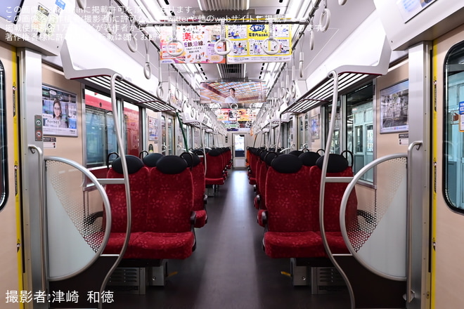 【近鉄】鉄道友の会関係者による6A系6A02編成の車両見学が実施 - 客室見通し(6A102)にて撮影