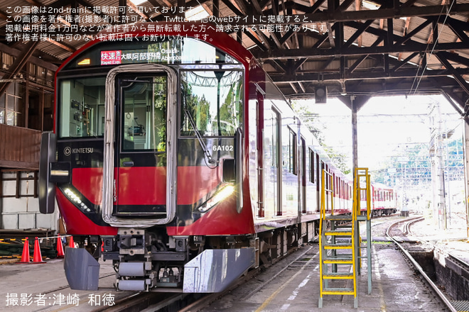 【近鉄】鉄道友の会関係者による6A系6A02編成の車両見学が実施 - お披露目された6A102の外観にて撮影
