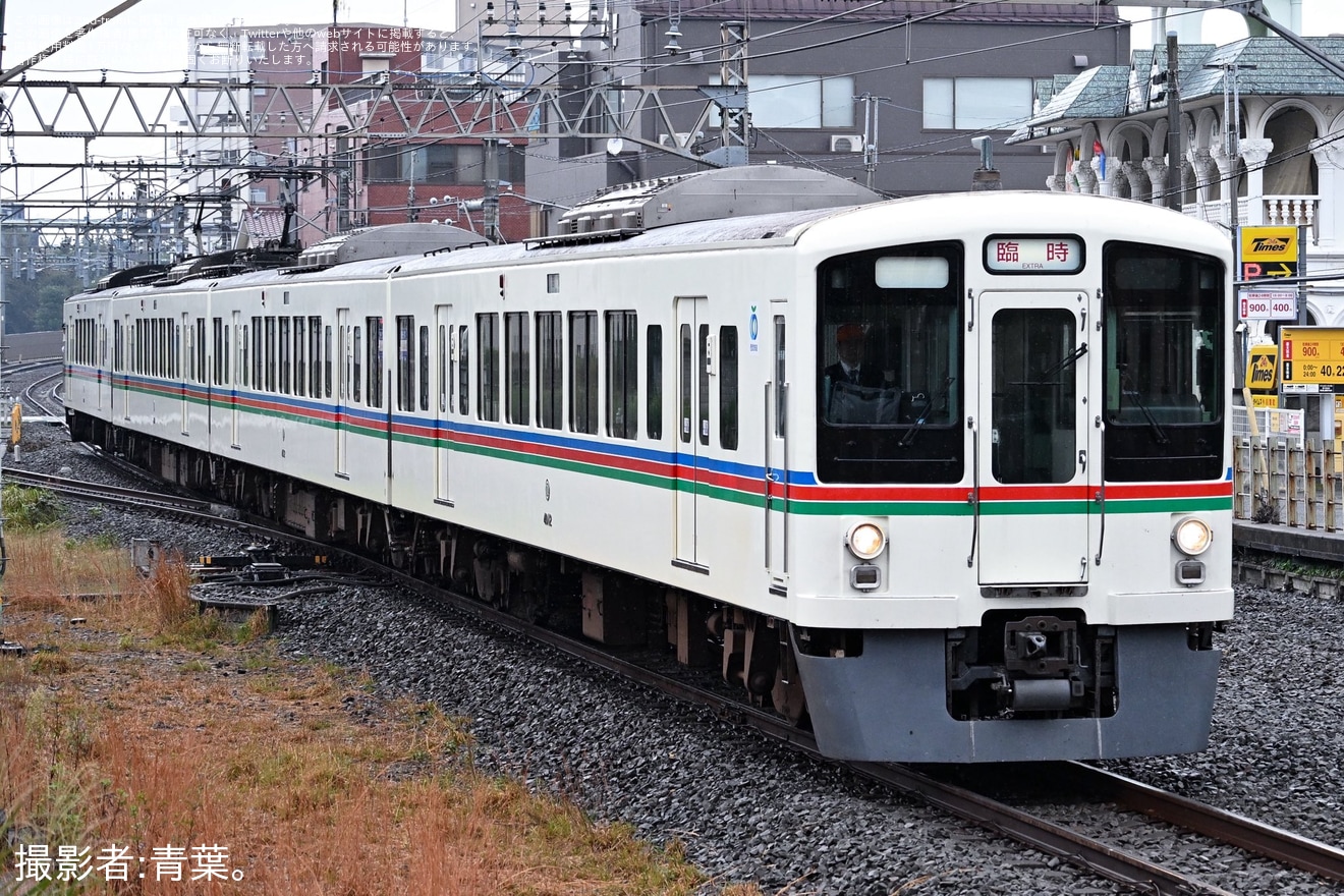 【西武】4000系4011Fが「西武鉄道わんわんトレイン」で運転、新2000系との並びもの拡大写真