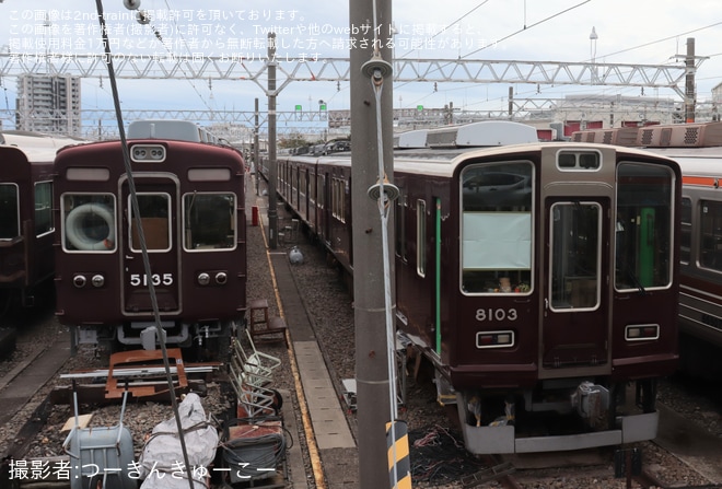 【阪急】8000系8003Fが正雀車庫内で編成分割 - 正雀車庫付近にて撮影