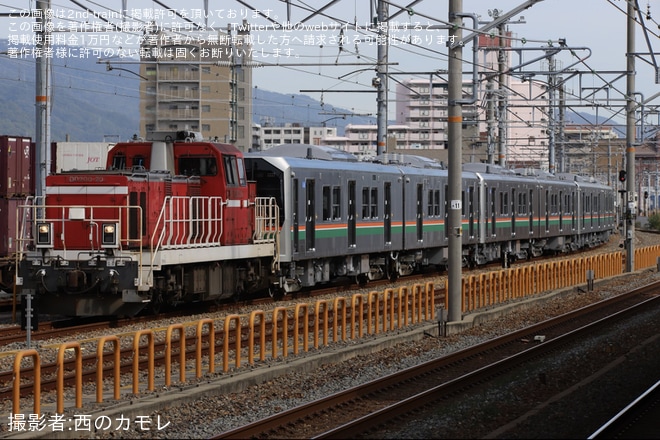 【JR東】E723系5000番台B-6・B-7・B-8編成が川崎車両を出場し甲種輸送（1枚目）